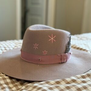 Lovely Bird Malibu dusty pink custom hat